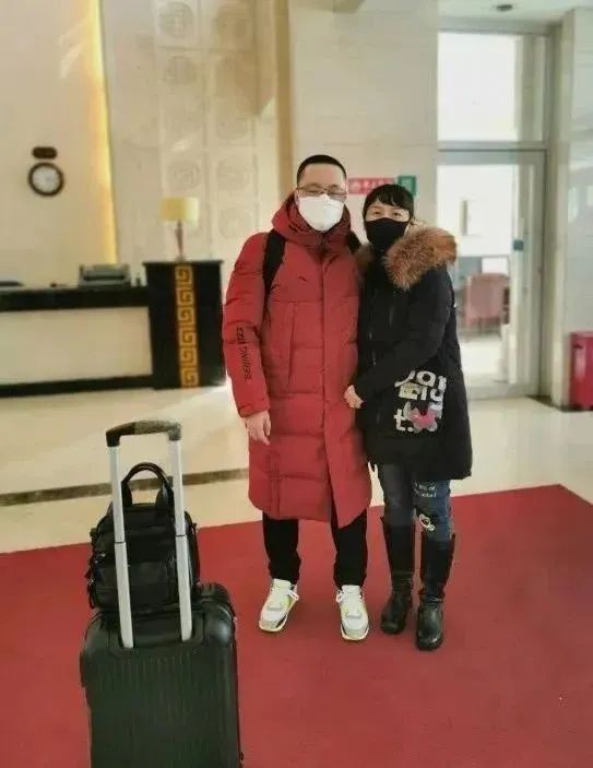 见字如面③ | 防护服上的“全家福”:是滚烫的思念 更是必胜的信念!