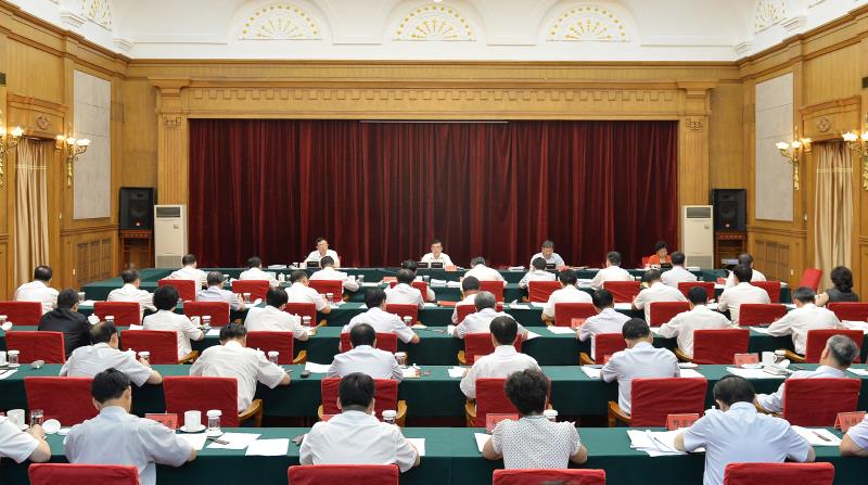 张庆伟在省扶贫开发领导小组第四次会议上强调