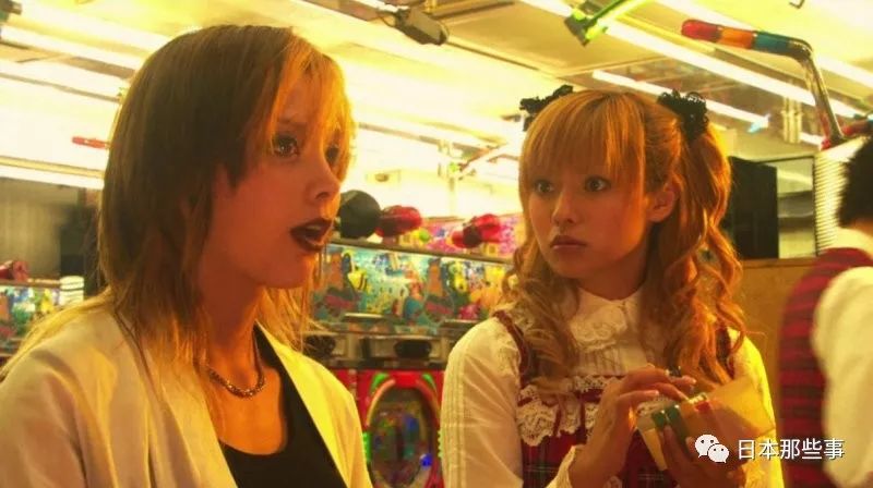 还出演了《恶女花魁》等不少影视剧作品。