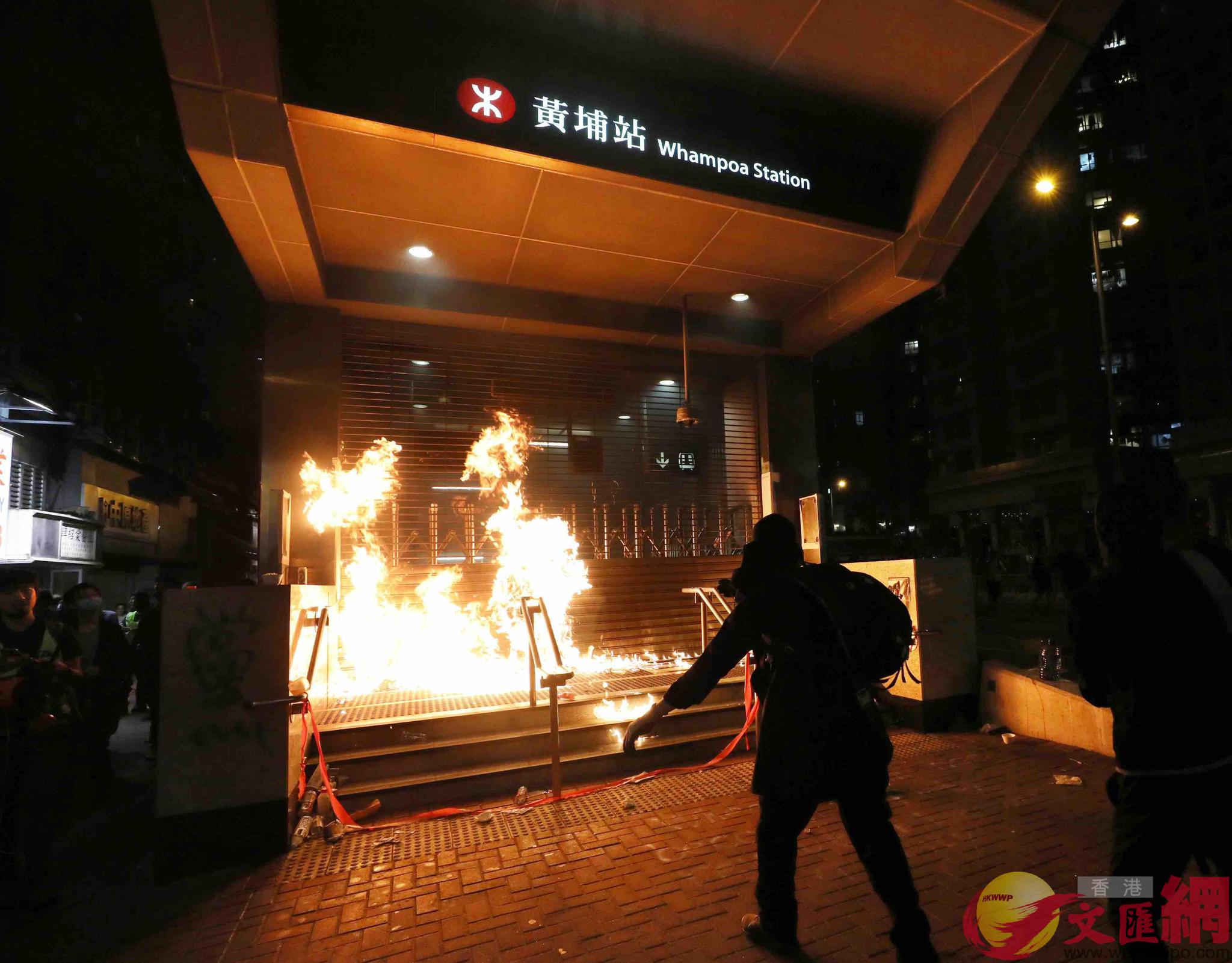 暴徒在港铁黄埔站纵火。（图源：文汇网）