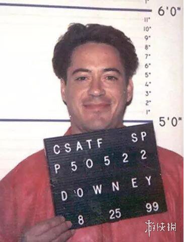 拍过嫌犯大头照的大人物不止刘强东 他们全都