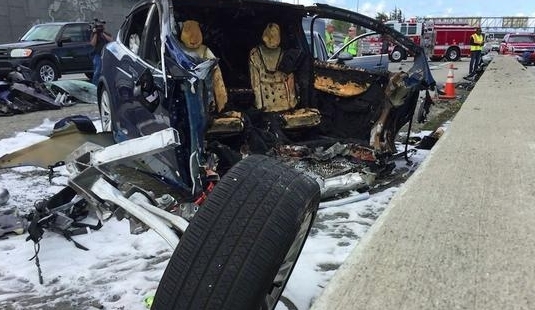 谁为自动驾驶车祸案买单？用户：特斯拉不能甩锅