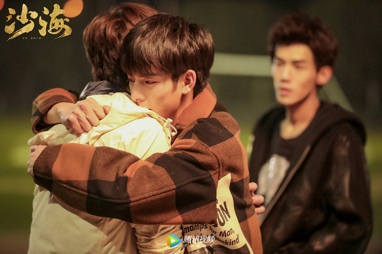 王皓轩亮相发布会 笑称对吴磊关心则乱