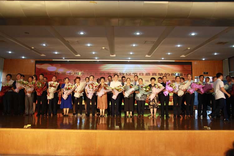 我的节日我做主 滨州市中心医院文艺汇演燃爆