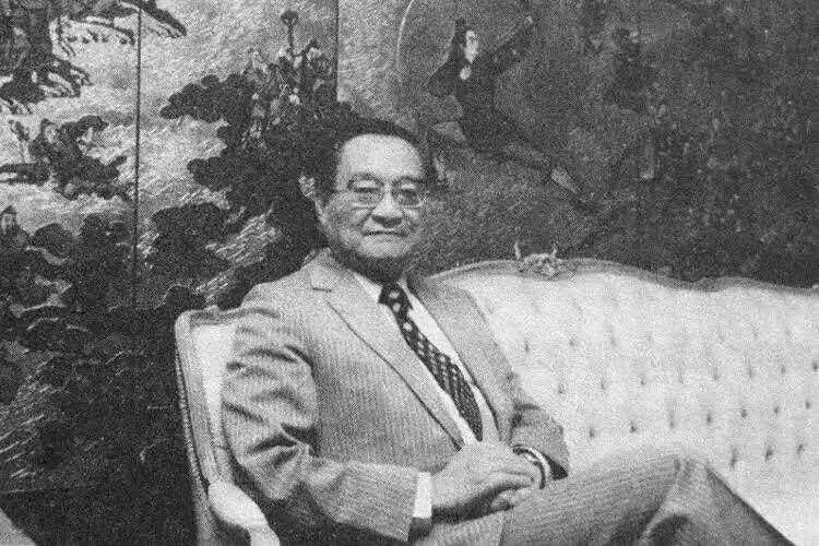 金庸在明报大厦办公室，1989