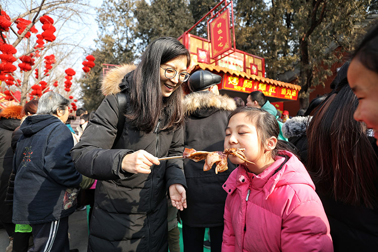地坛庙会迎客 “新皇帝”表演祭地