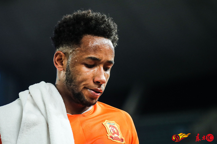 官方:武汉卓尔对球队外援拉斐尔罚款50万+停薪