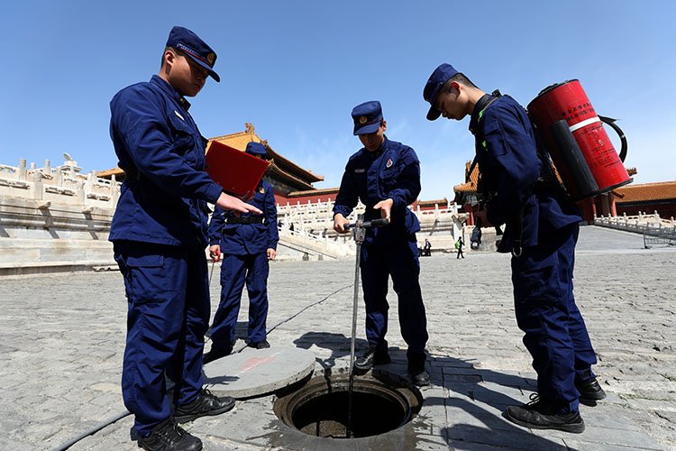 故宫电线穿“盔甲” 95%宫殿覆盖避雷针