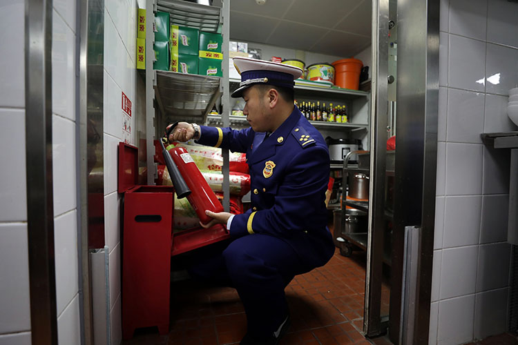 故宫电线穿“盔甲” 95%宫殿覆盖避雷针