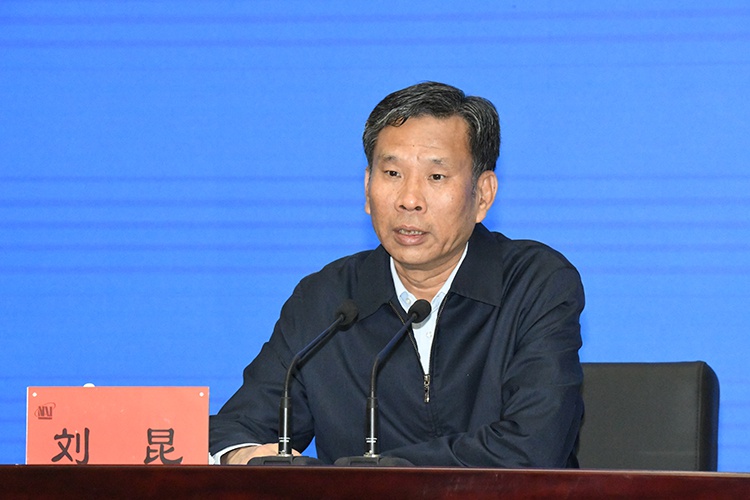如何获得国航贵宾会员卡_56岁欧阳奋强重游大观园,头发花白身材发福,宝玉也成中年大叔