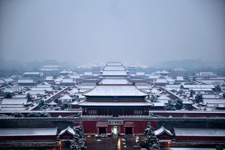 初雪后,故宫白皑皑一片。