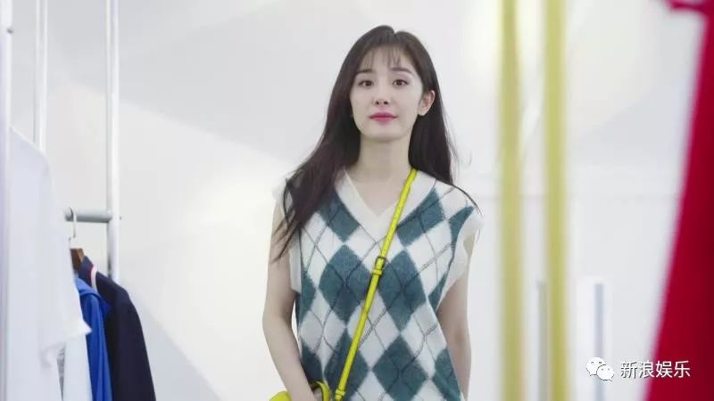 杨幂的穿搭大挑战了解一下!北电新一届毕业生