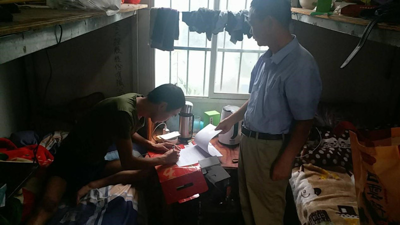 法律援助中心深入工地为民工办理援助案件