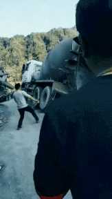 都别拦着我，还能开上它三分钟。