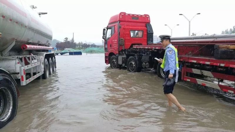 南阳市关于暴雨强制放假通知!