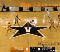 这车现在开会不会很冷?动图 妹子放学一起回家吗?