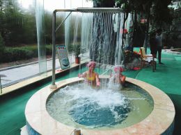 寒冷时节温泉暖