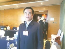 龙宇燃油董事长_堕落英雄龙宇漫画(2)