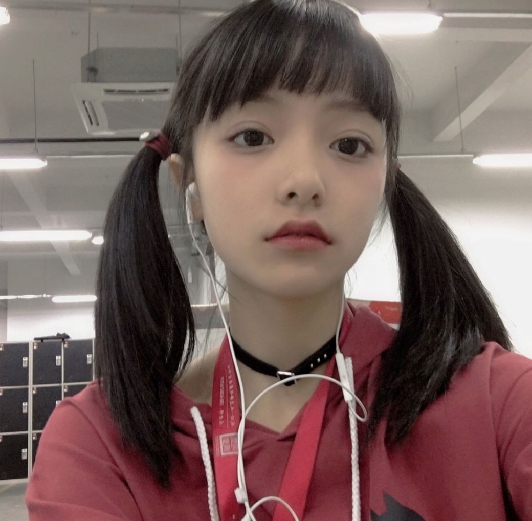 因为一张罚站照在知乎上爆火的高中生网红也太好看了吧!不过没整之前就…