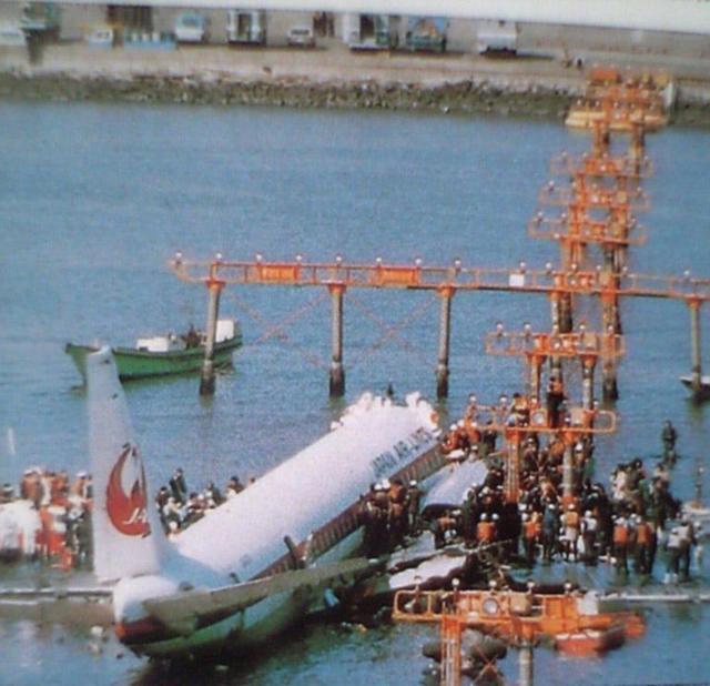 片桐清二蓄意坠机的预演 回顾日航351航班19 2 8空中急降