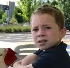 今天凌晨,整个成都被狂风吹醒!自带音效的风比