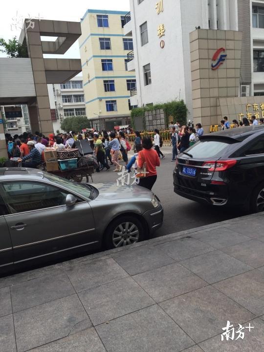 进群对暗号,赶考得接头!广州某中学顶风违规