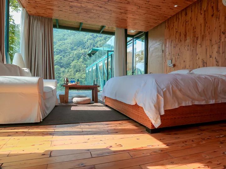 羡慕国外网红民宿?成都周边的悬崖酒店,你怕是