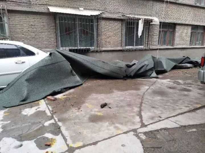 天降砖块,西宁一小区多辆车被砸|被砸|牛毛毡|西宁_新浪新闻