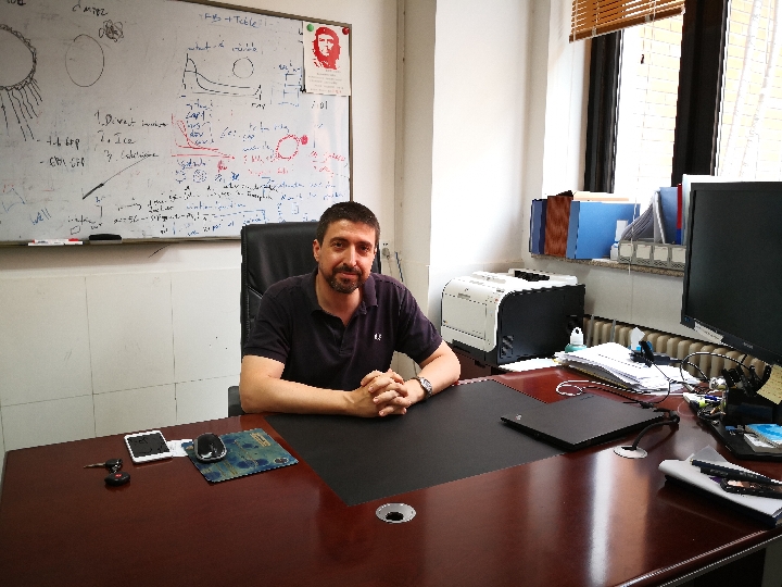 西班牙生物学家:中国是科学家创建自己实验室