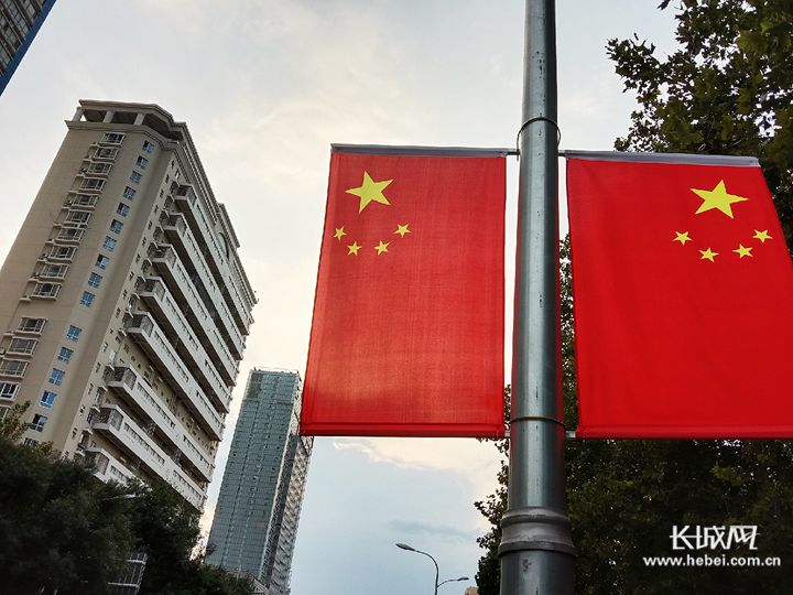 图片新闻|3万面国旗亮相石家庄街头