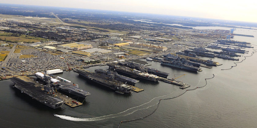 诺福克基地是美国海军霸权的象征，常年停靠大量航母图源：社交媒体