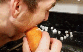 外国玩家现实生活中100%还原游戏美食制作,试吃过程比贝爷还惨