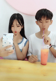 你好，同志，这里属于私人领地，不能乱停车，谢谢配合。