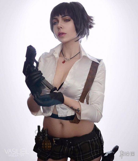 超美女体但丁 维吉尔!俄妹Cos《鬼泣》系列女主!