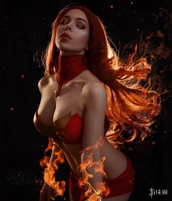 超美女体但丁 维吉尔!俄妹Cos《鬼泣》系列女主!