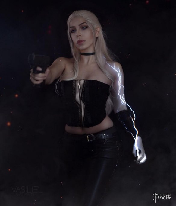 超美女体但丁 维吉尔!俄妹Cos《鬼泣》系列女主!