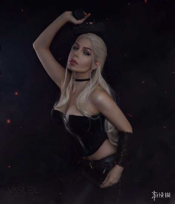 超美女体但丁 维吉尔!俄妹Cos《鬼泣》系列女主!