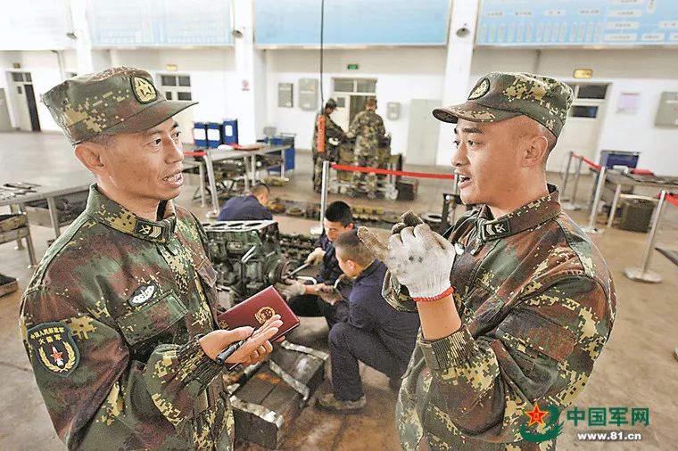 △王忠心(图左)资料图