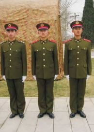 “0四”式军服中的士兵冬常服