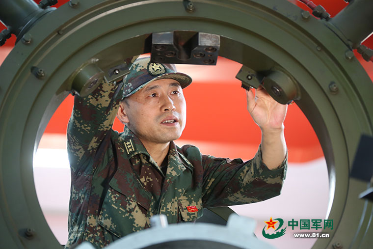 成功逆袭!火箭军“草根专家”带出800名徒弟