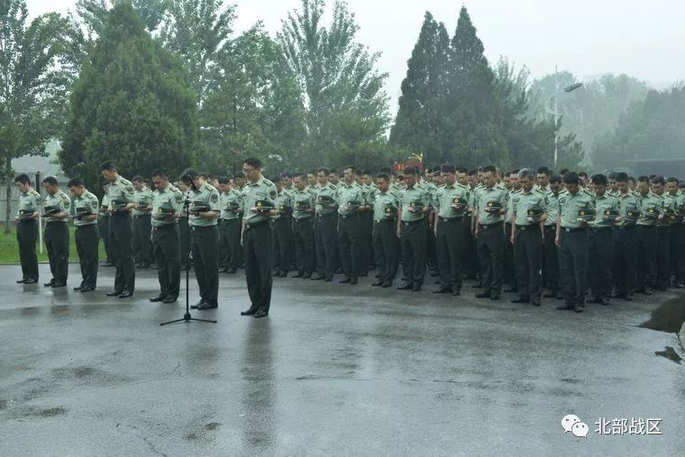 第79集团军某炮兵旅组织开展六位英雄群雕揭幕仪式