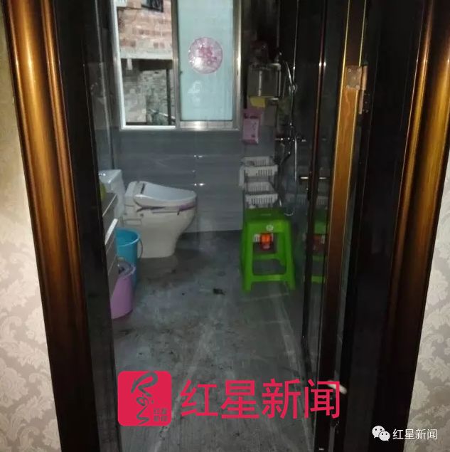 ▲小方家属认为,厕所可以从容逃生 受访者供图