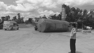 两年前被关停的非法混凝土搅拌站 手握营业执