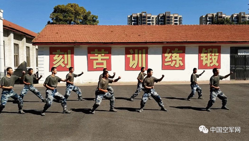 全景记录,还原一个最真实的新兵连