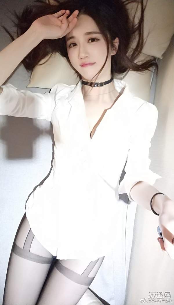 “ASMR第一女神”主播晒床照求撩?黑丝美腿,风情万种