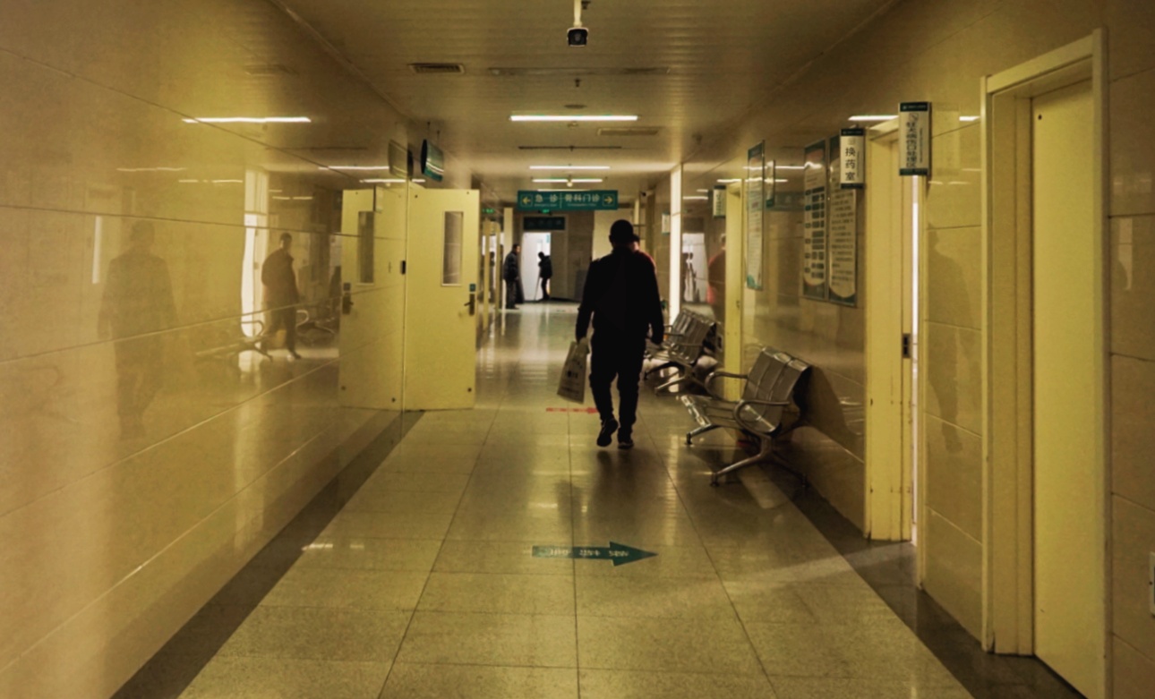 医患冲突：谩骂和耳光 究竟为何落在医生身上？