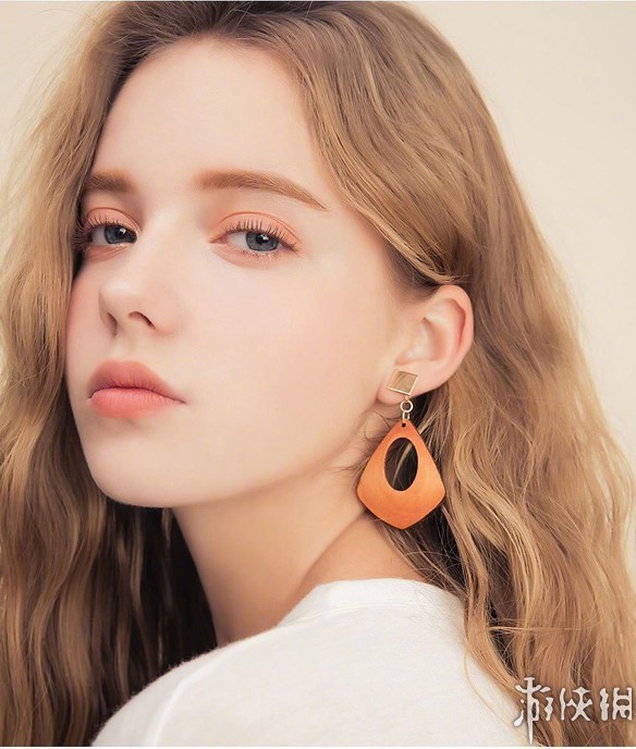 俄罗斯禁欲系颜值嫩模 仙女长相360度无死角般甜美