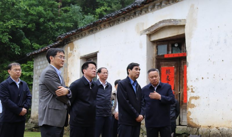 张纪南在安徽金寨扶贫调研 强调以高度政治责