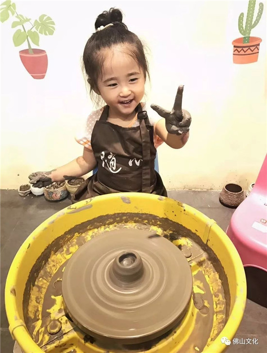 店名是一个小女孩的名字!佛山这家DIY陶艺坊,