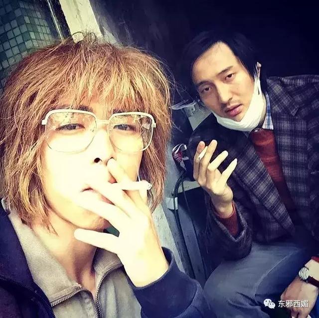 踮脚娇羞求吻,钢铁直男们现在尺度这么大了吗……